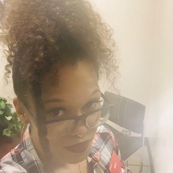 Meet your Posher, MeMe🔥💜 - Picture 3 of 6